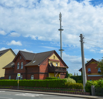 Funkmast auf dem Dorf