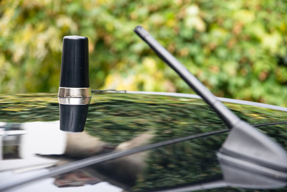 Magnethaftantenne auf dem Autodach