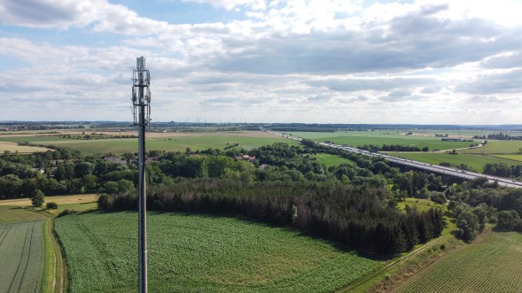 lte-mast-autobahn.jpg