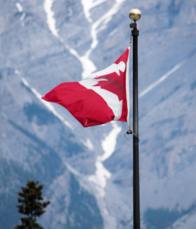 Kanadische Flagge in Banff