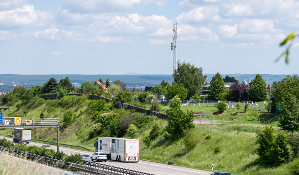 LTE-Mast an der Autobahn